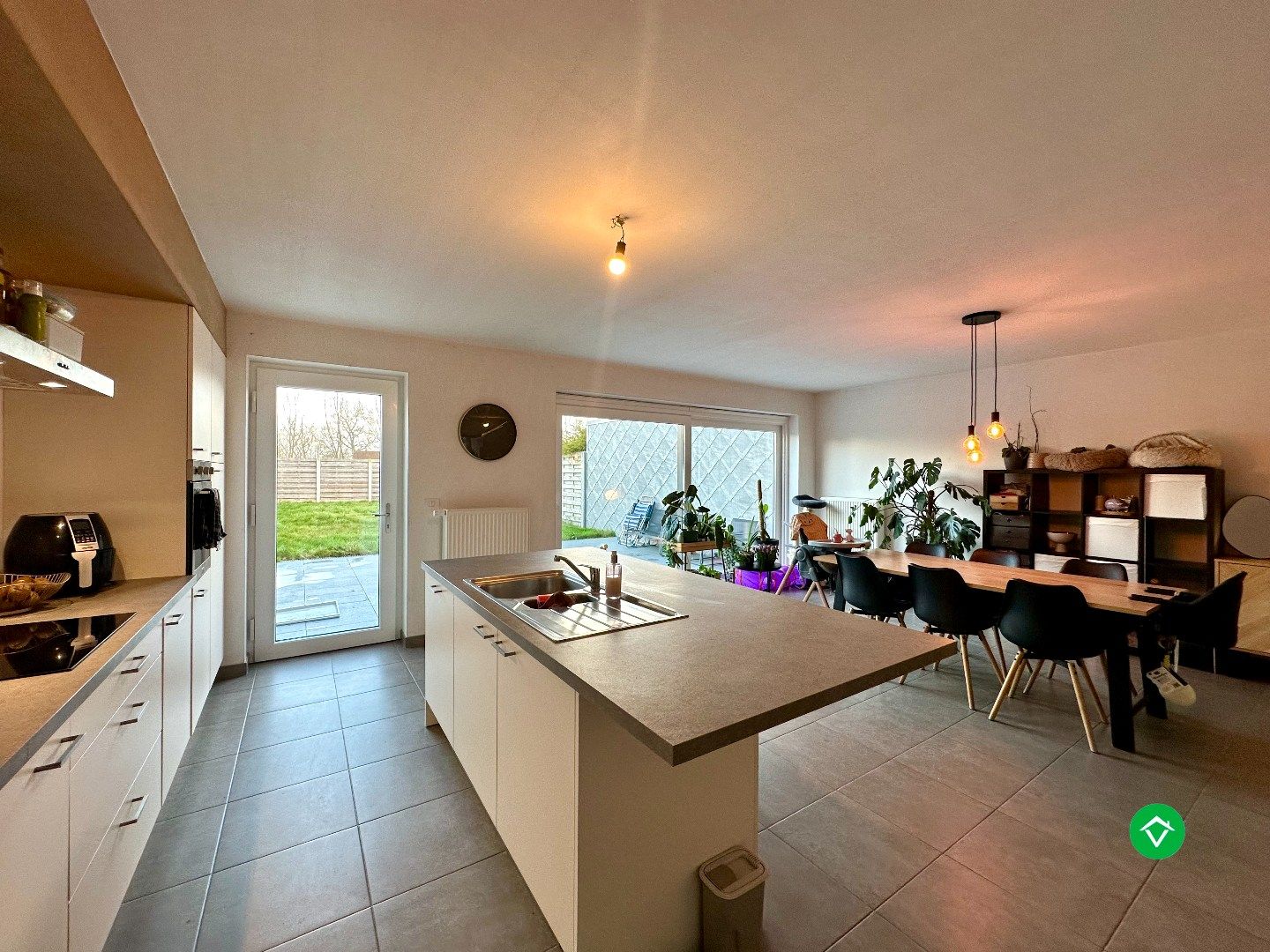 Recente nieuwbouwwoning met drie slaapkamers en garage te Eernegem foto 5