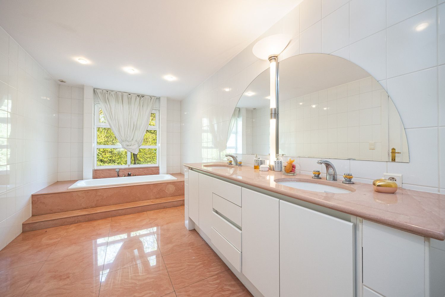 Villa op een uniek perceel van 1 hectare met vijver en zwembad foto 19