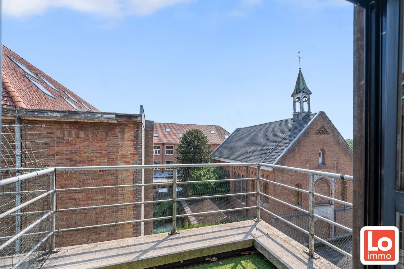 Mooi gelegen op te knappen appartement met 2 slpks, terras en autostaanplaats in centrum Lochristi foto 9