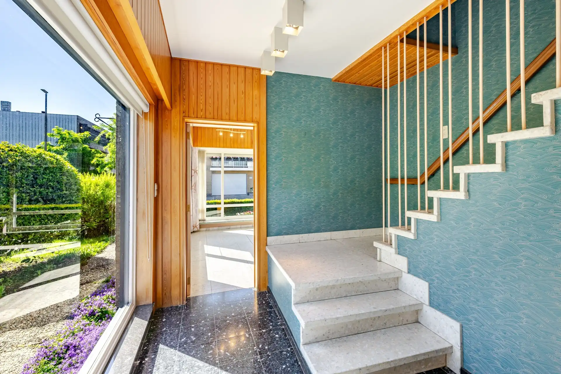 Ruime, solide te renoveren woning met 4 tot 5 slaapkamers en tuin foto 3