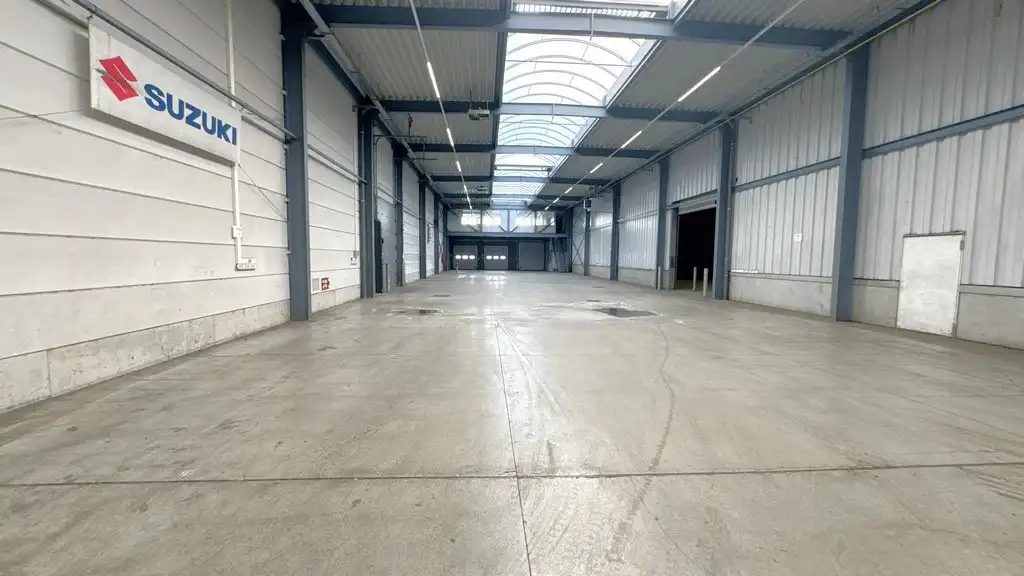 Logistieke loods met laadkades te huur nabij E19 in Kontich foto 5