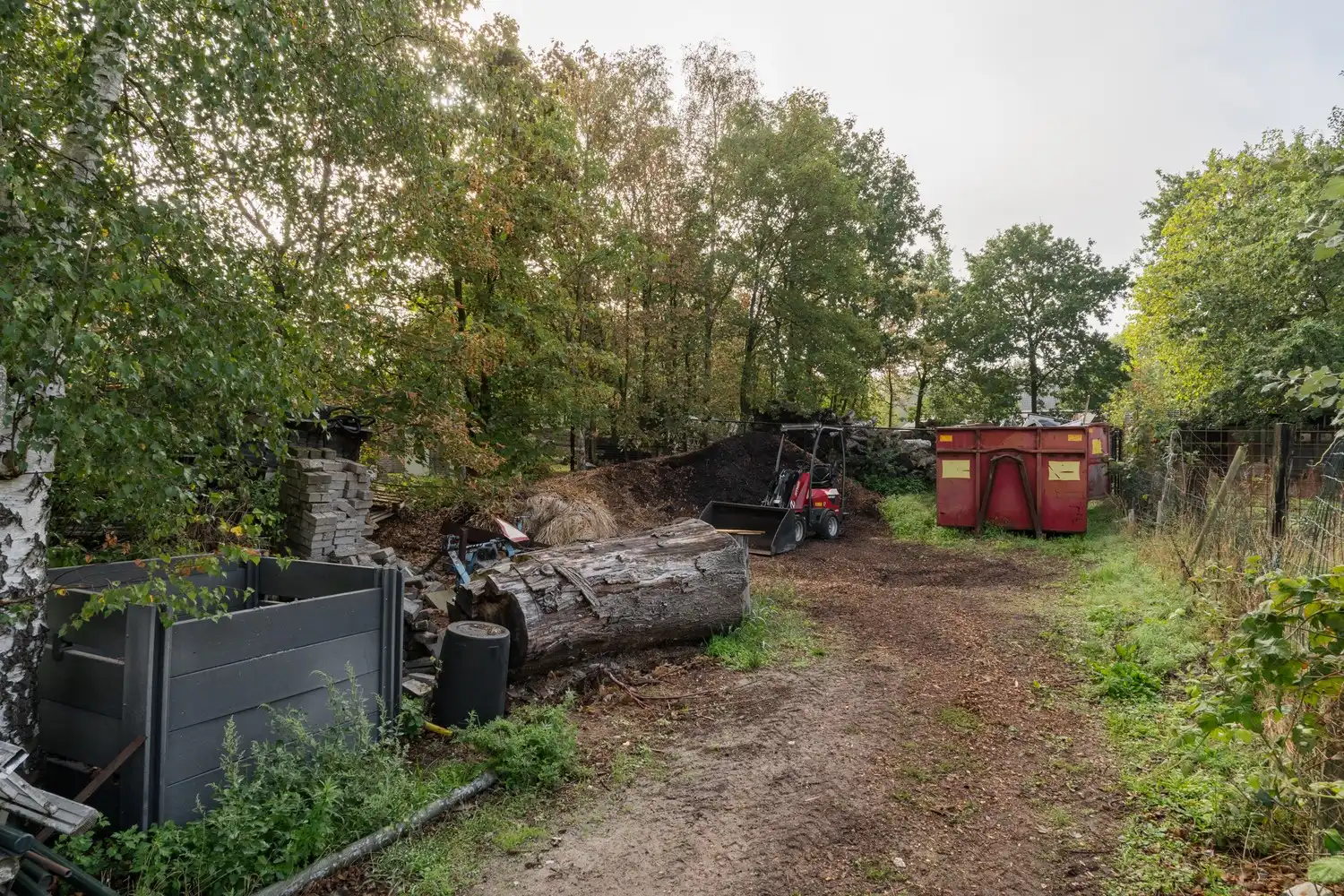 Veelzijdige woning met zorgmogelijkheden, werkruimte en tal van bijgebouwen foto 42