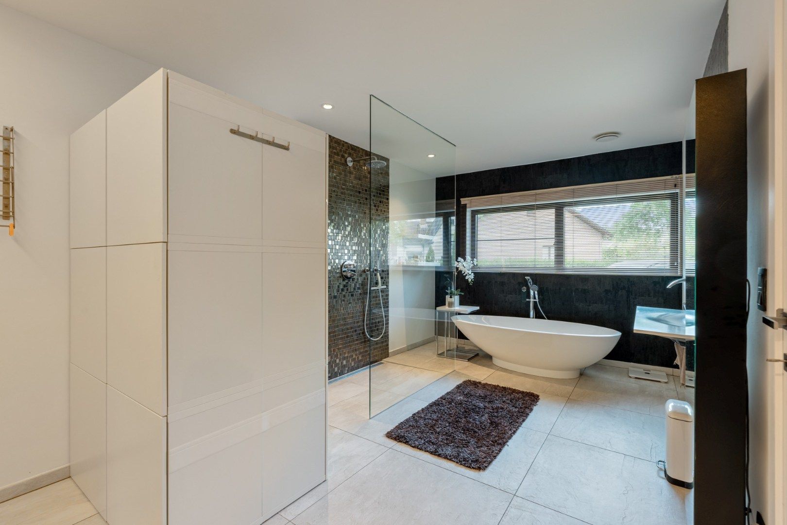 Unieke designvilla met zwembad en panoramisch uitzicht op het Albertkanaal foto 27