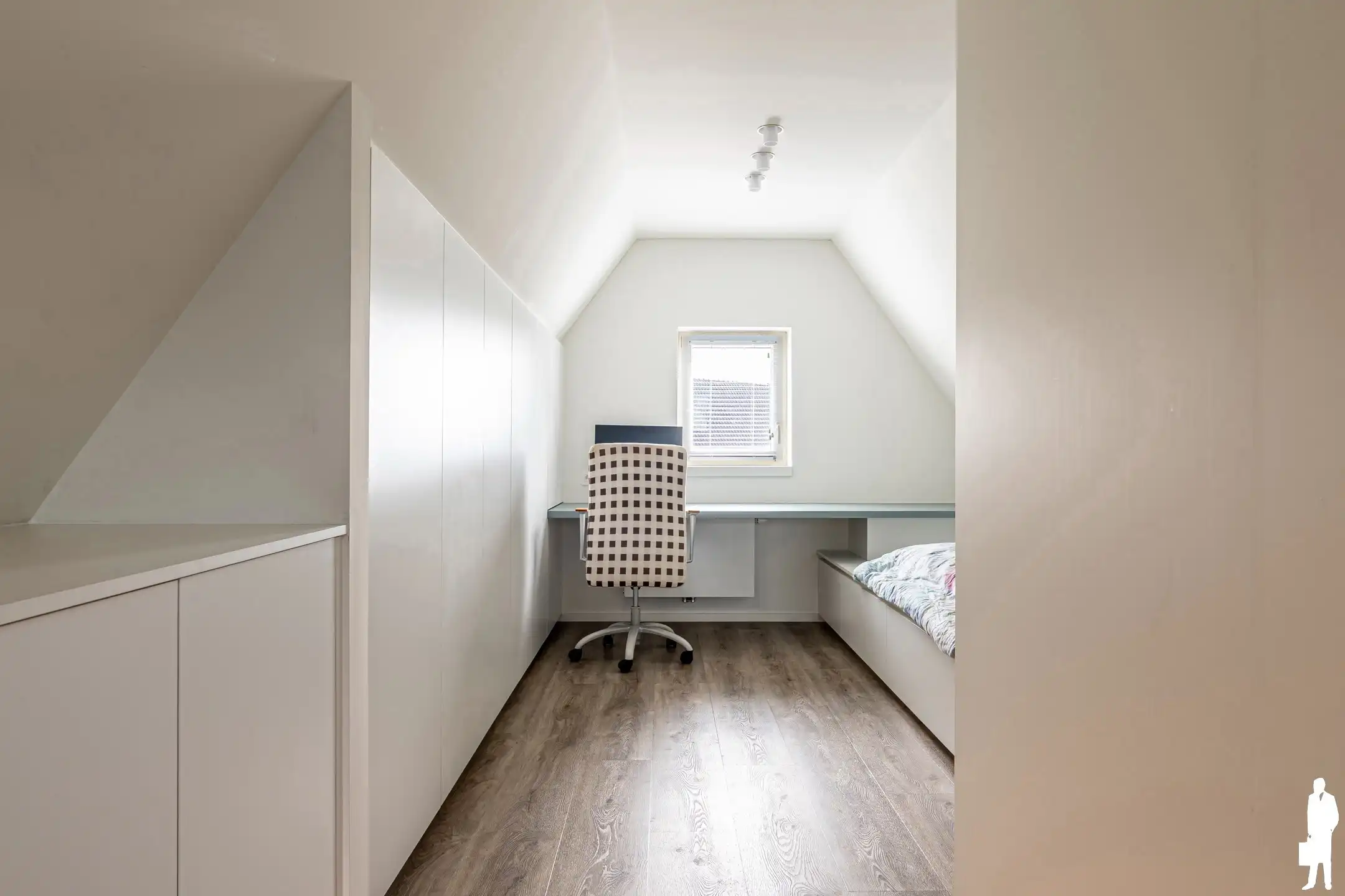 Ruime halfopen gezinswoning met 5 slaapkamers en zwemvijver foto 16