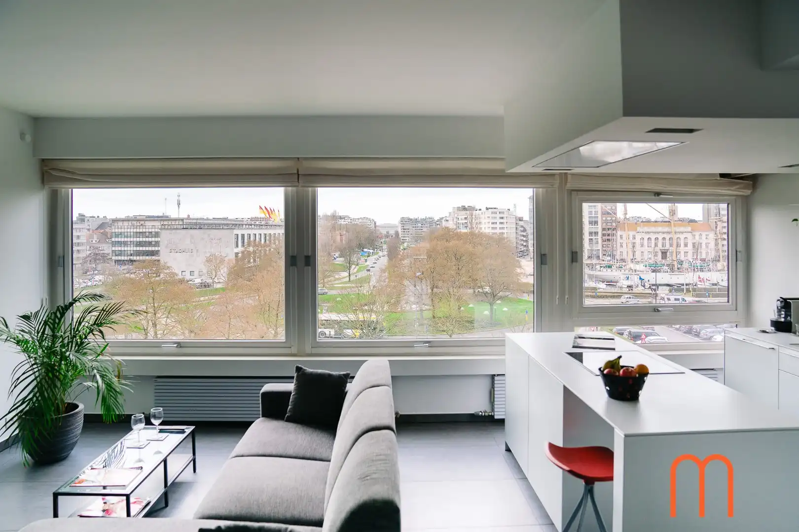 Stijlvol gemeubeld appartement met uniek zicht op jachthaven en Mercator foto 7