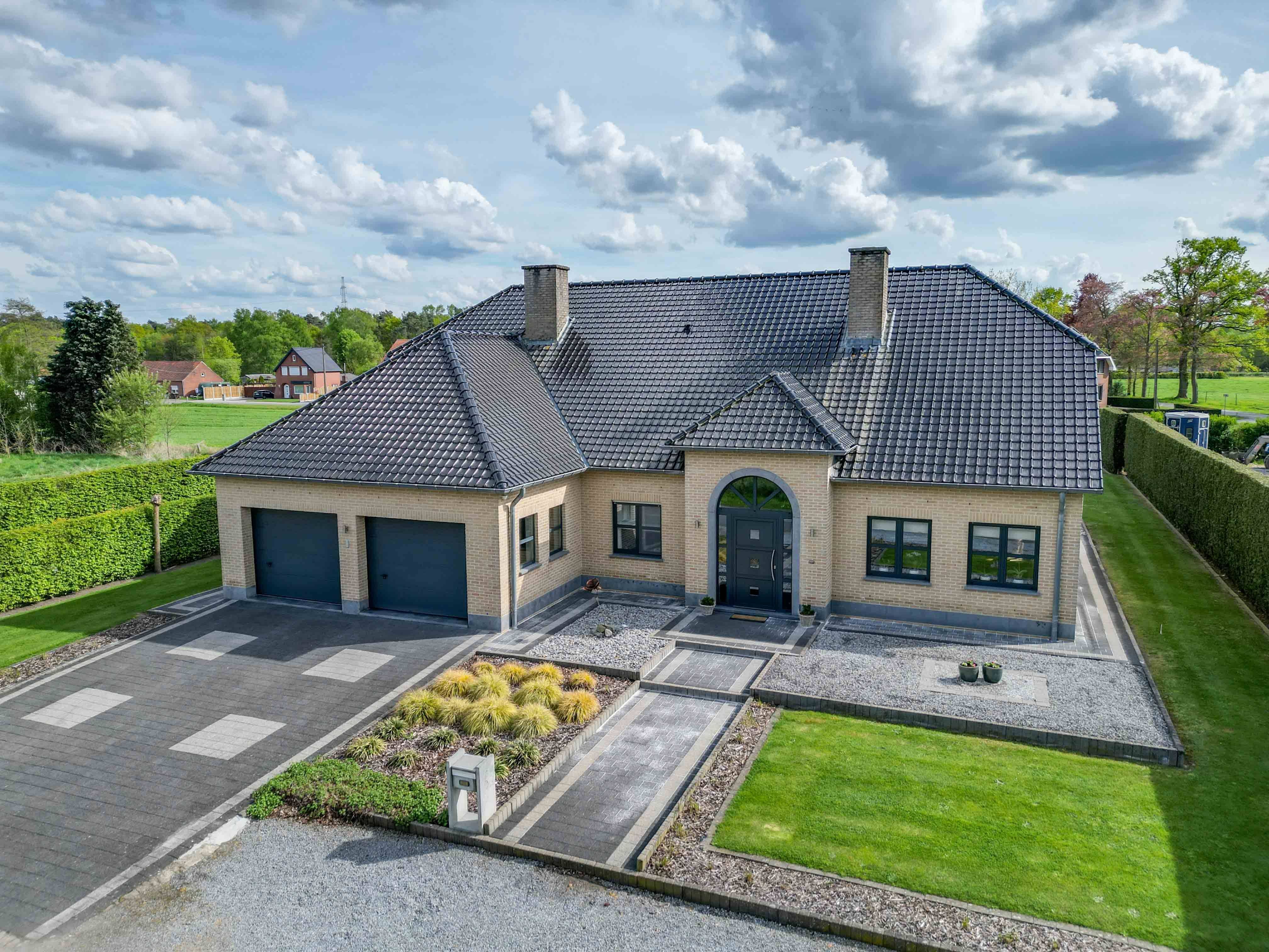 Landelijk gelegen villa foto {{pictureIndex}}