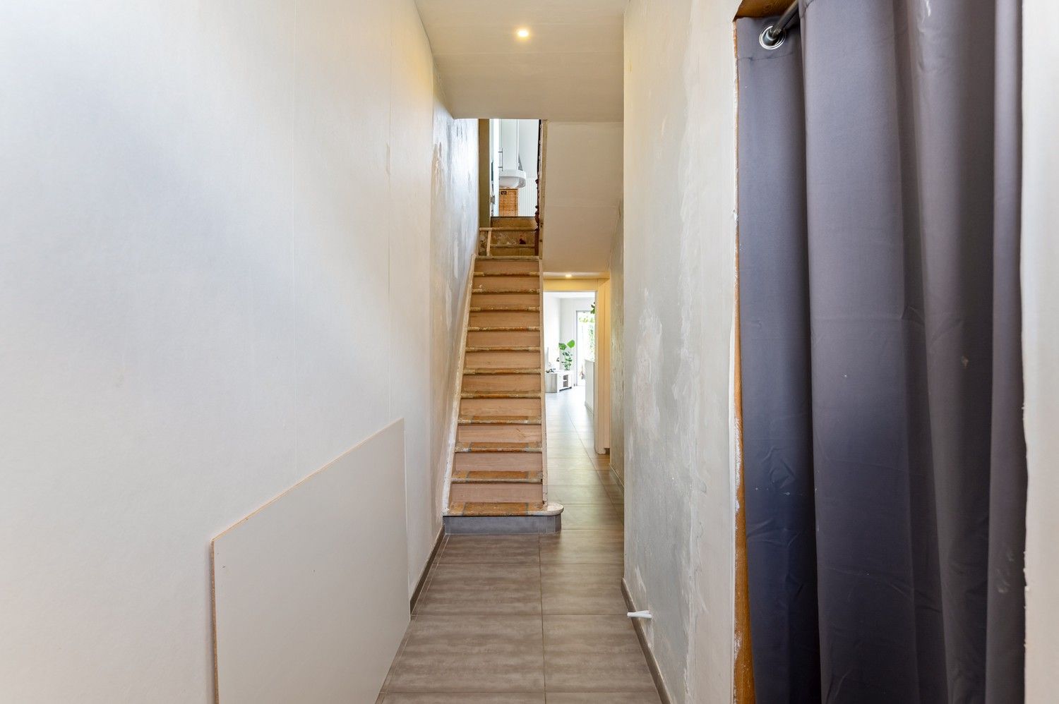 Deels gerenoveerde woning met 3 slaapkamers nabij centrum Lint foto 8