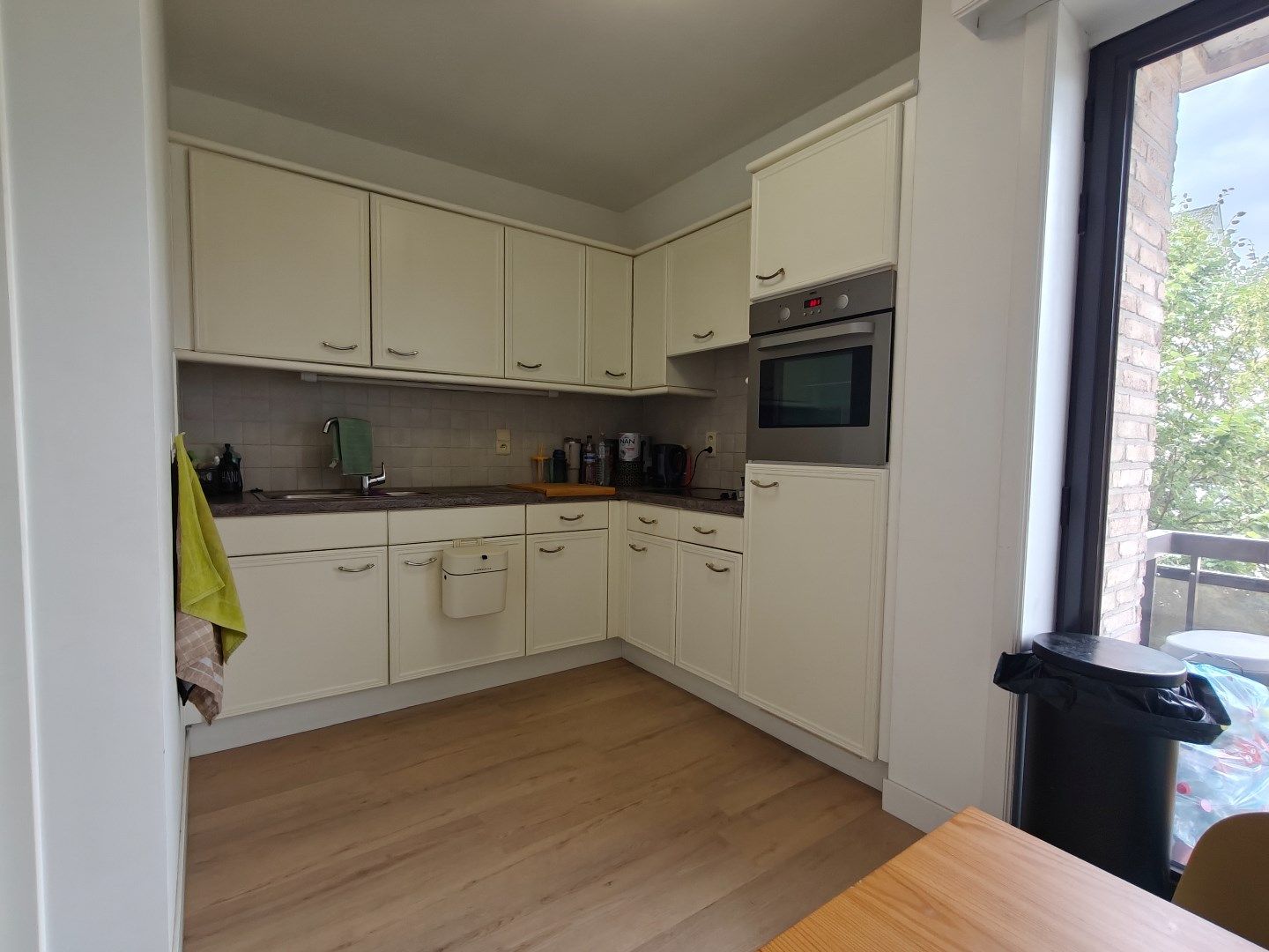 Ruim en licht appartement met drie terrassen en ondergrondse parkeerplaats foto 4