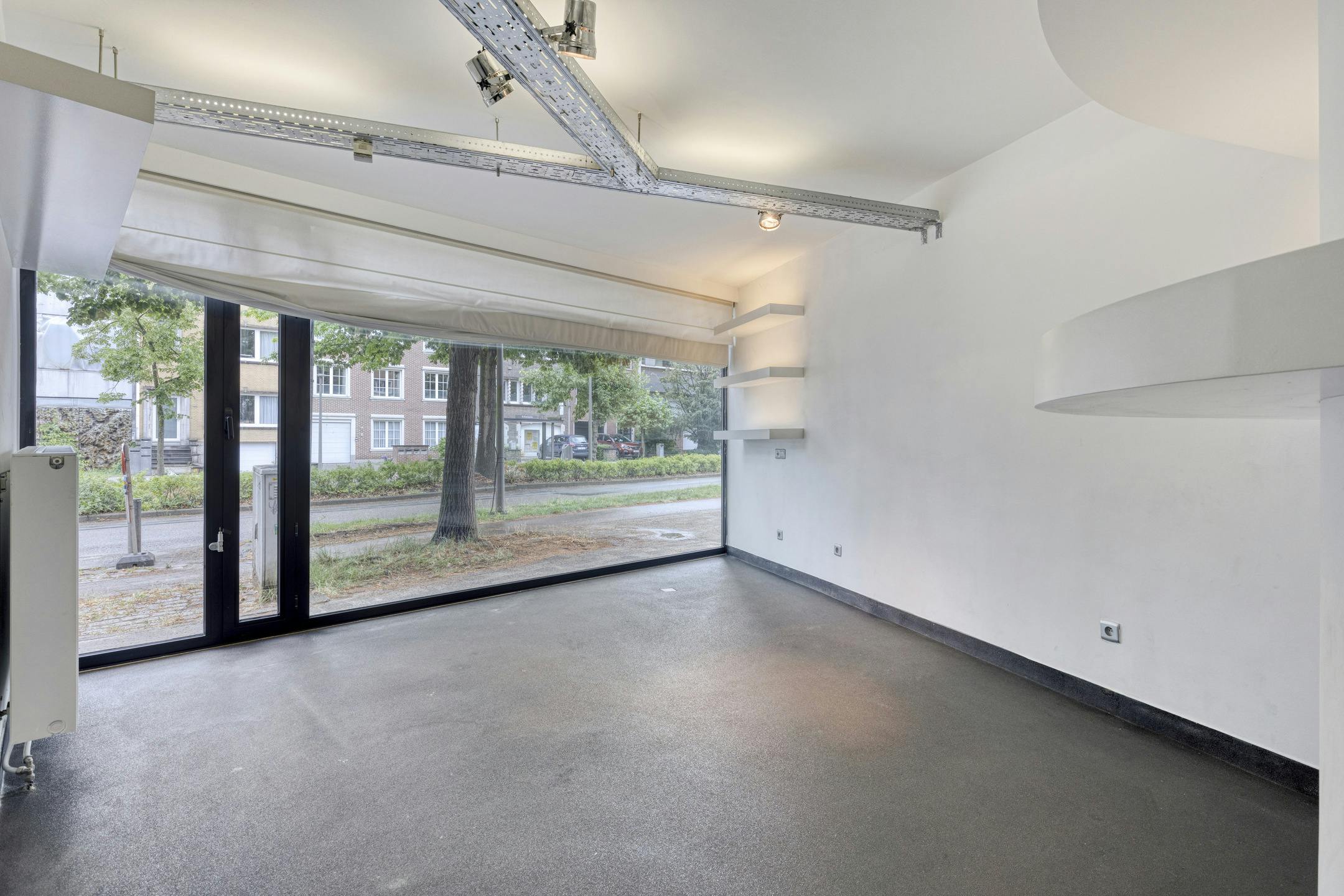 Studio met praktijk- of bureelruimte te Borgerhout foto {{pictureIndex}}