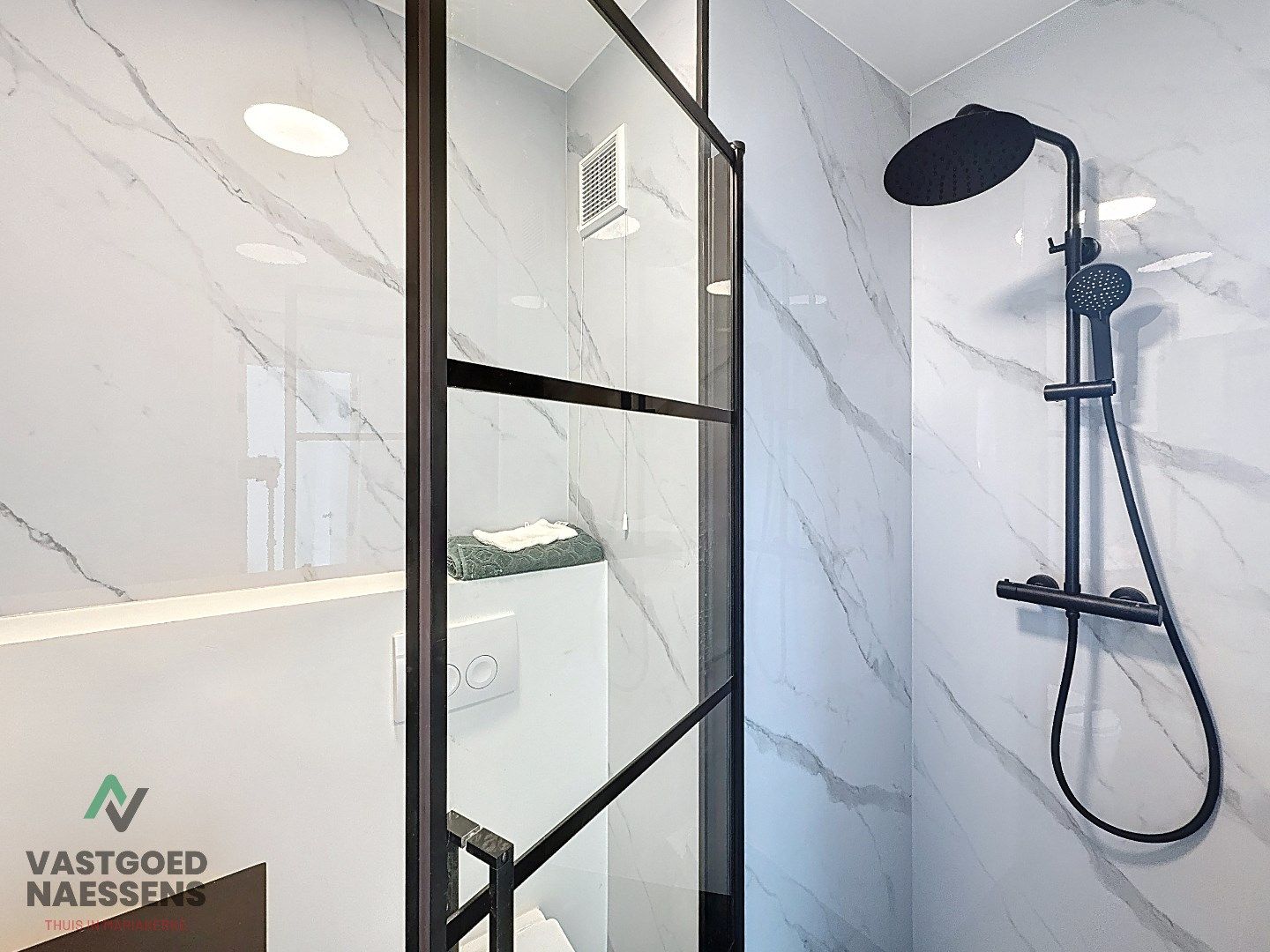 STIJLVOL GERENOVEERD 2 SLPK APP IN RUSTIGE WOONWIJK foto 13