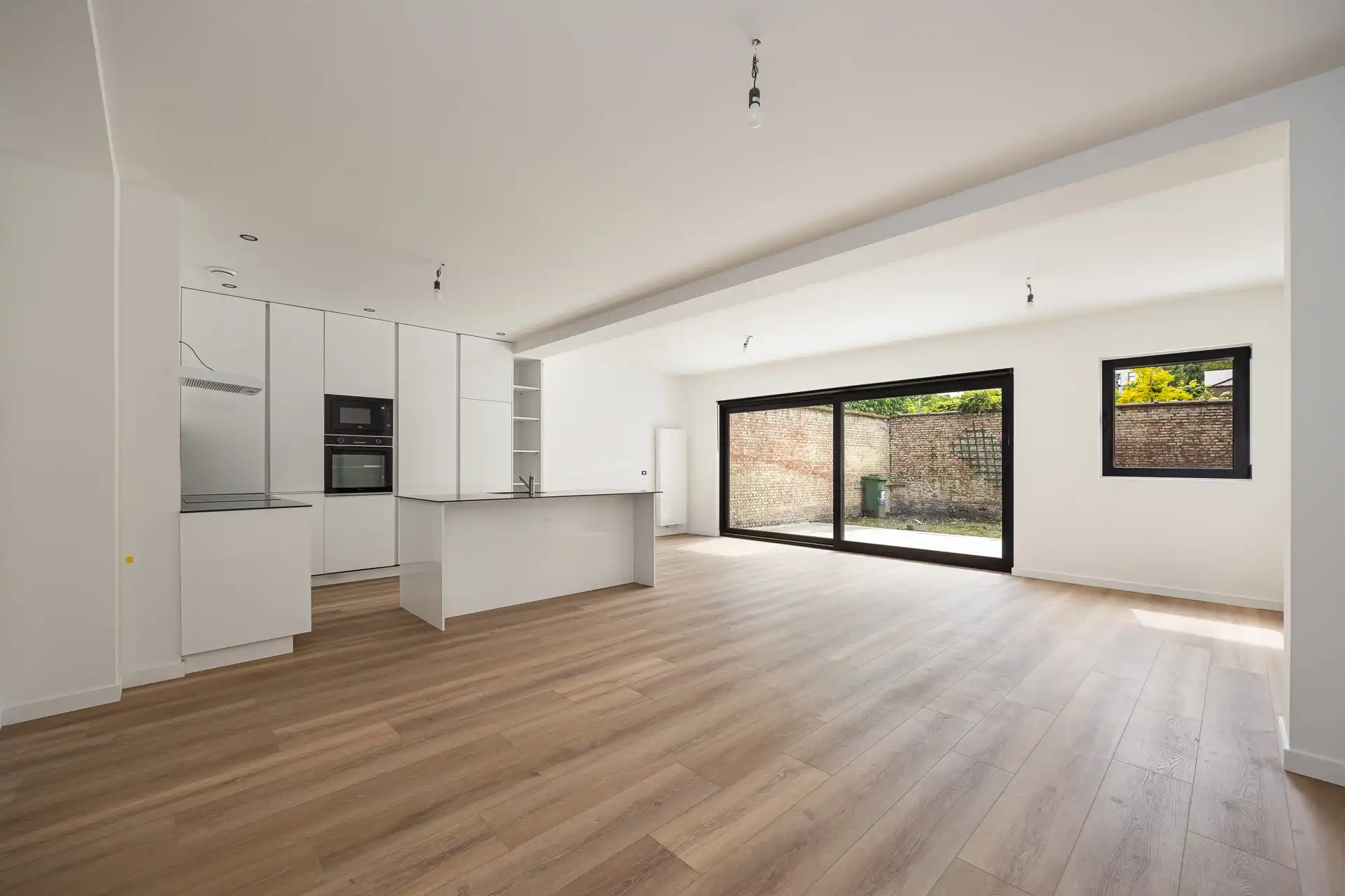 Hoogwaardig gerenoveerd GLVL-appartement met 2 slpks en tuin foto {{pictureIndex}}