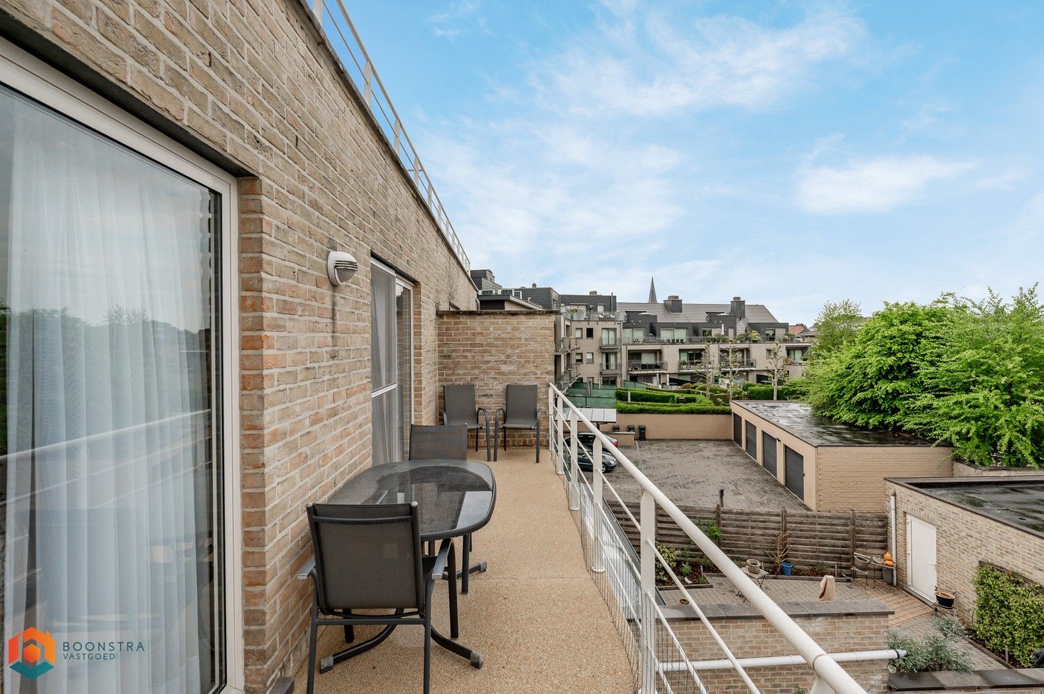Ruim appartement (124m2) met 2 slpkrs, garage en terras foto 17