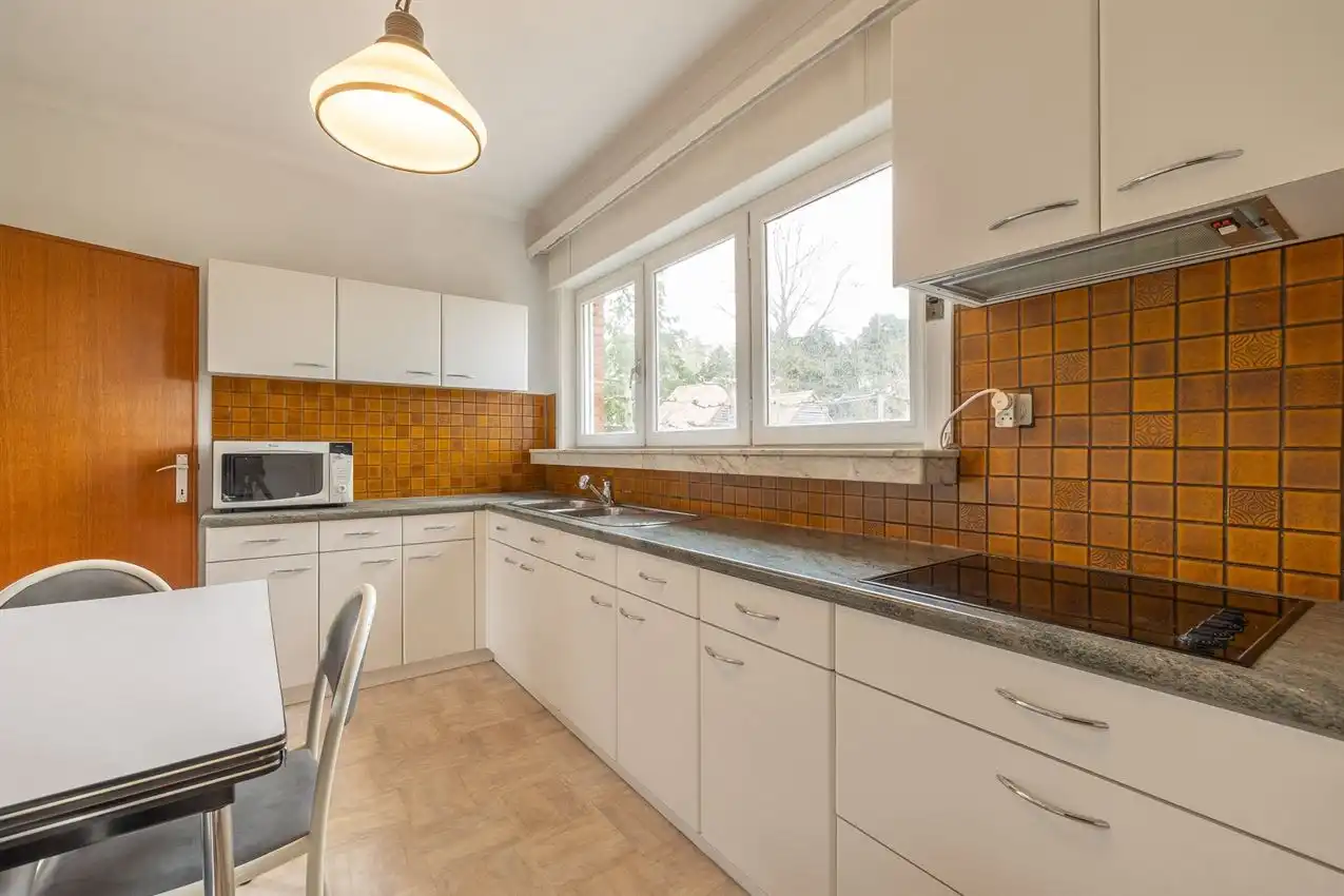 Gusting gelegen woning met 3 slpk, garage en tuin foto 7