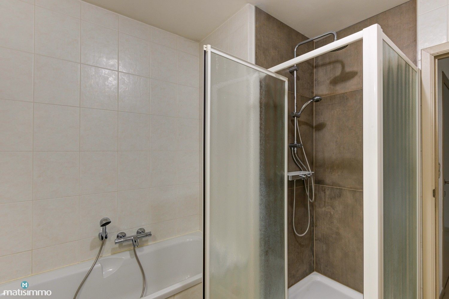 INSTAPKLAAR APPARTEMENT MET 2 SLAAPKAMERS EN AUTOSTAANPLAATS NABIJ STADSCENTRUM BILZEN foto 9