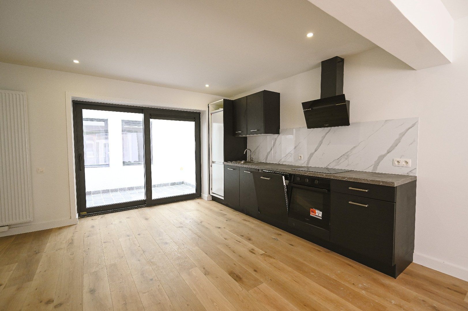 KNAP GELIJKVLOERS APPARTEMENT MET STADSTERRAS foto 3