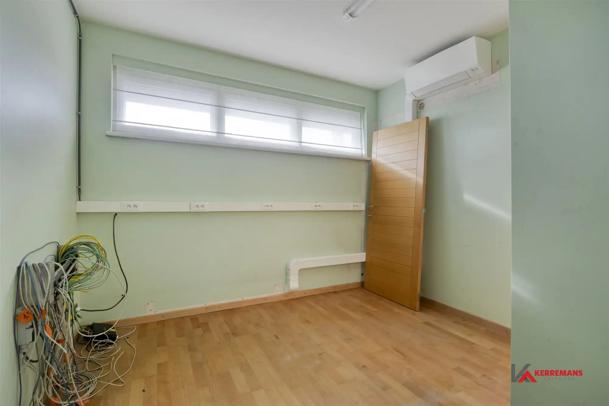 Kantoorgebouw. foto 16