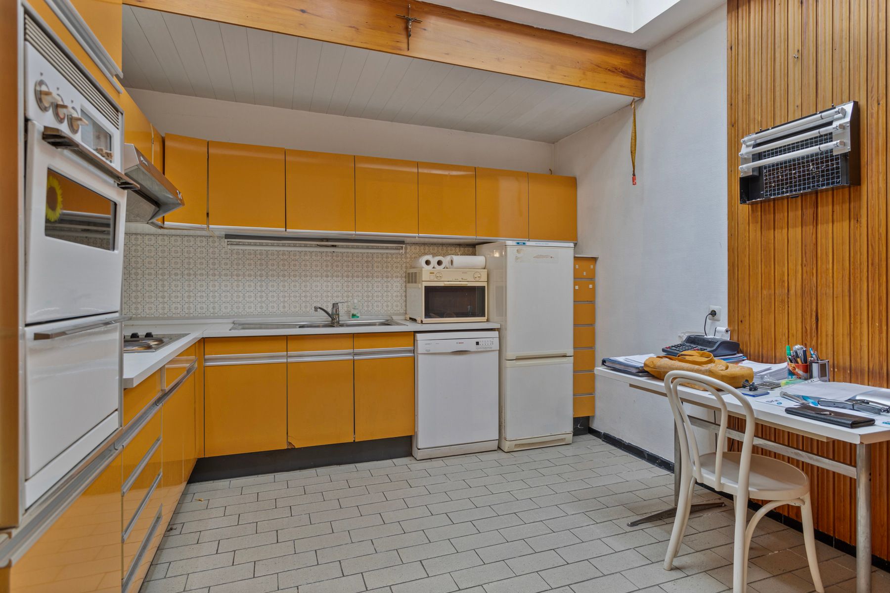 Centraal gelegen te renoveren eengezinswoning foto 6