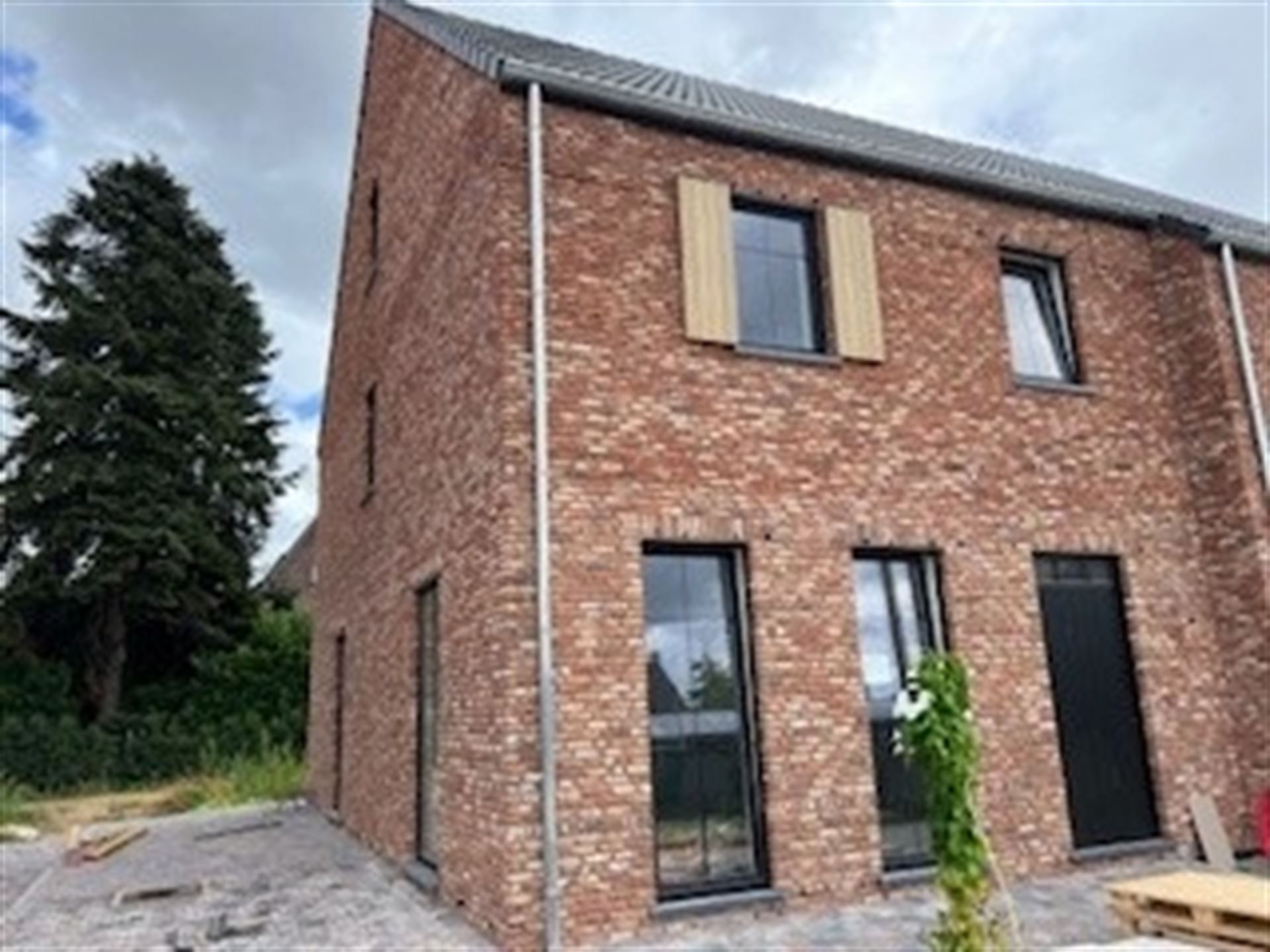 Prachtige nieuwbouw 3-gevel op rustige locatie foto {{pictureIndex}}