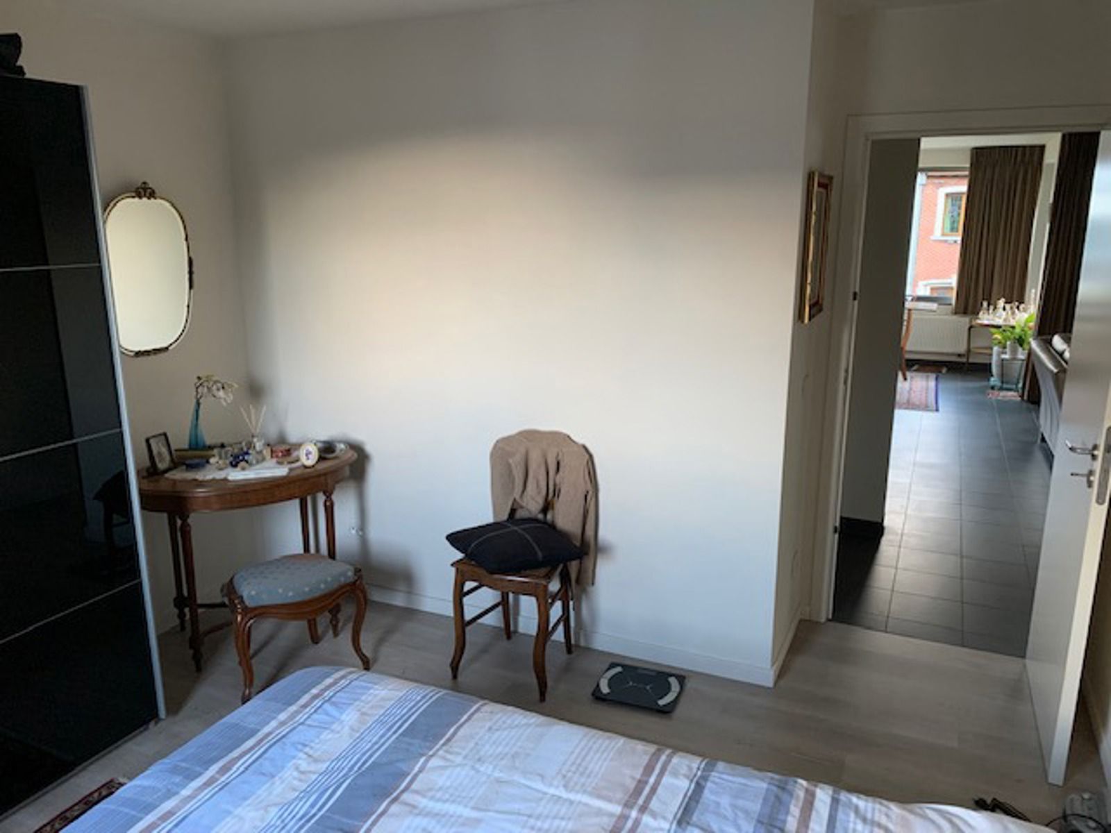 Instapklaar ruim en goed gelegen 2 slaapkamerappartement foto 3