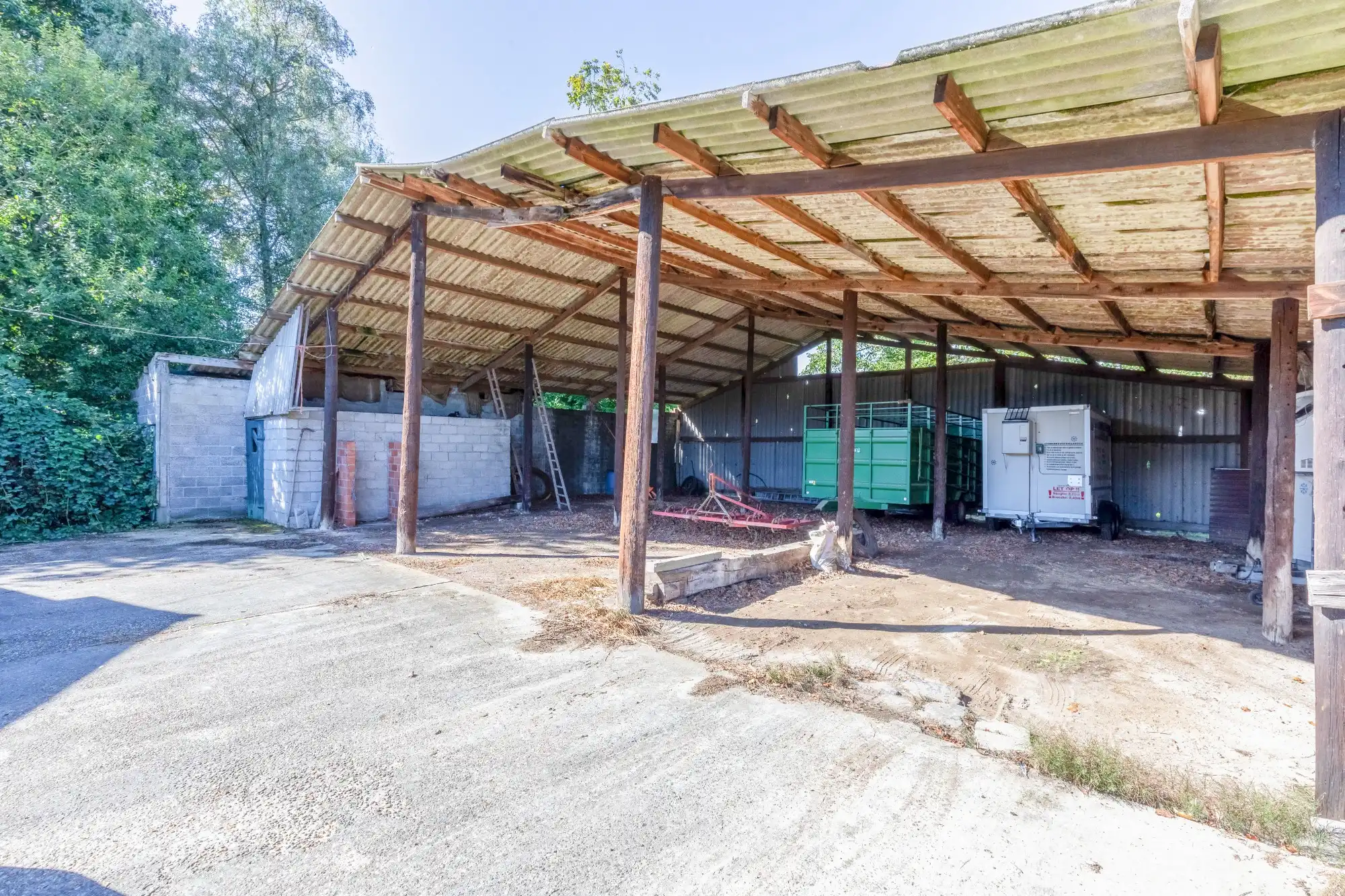 Voormalige hofstede met stallingen op perceel van 3016 m² dicht bij het centrum van Sint-Niklaas foto 15
