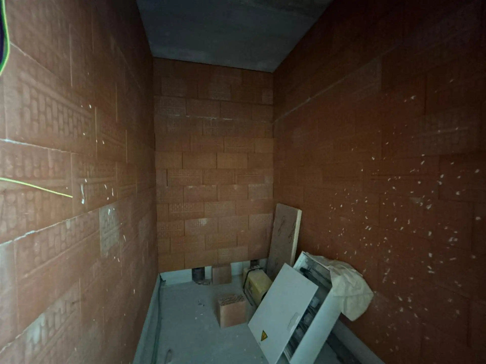 Nieuwbouw handelsruimte op commerciële liggen in het centrum! foto 18