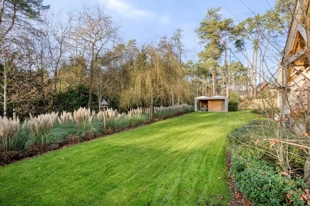 Ruim ingedeelde en kwalitatief afgewerkte villa op een mooi perceel met naastgelegen bouwgrond. foto 35