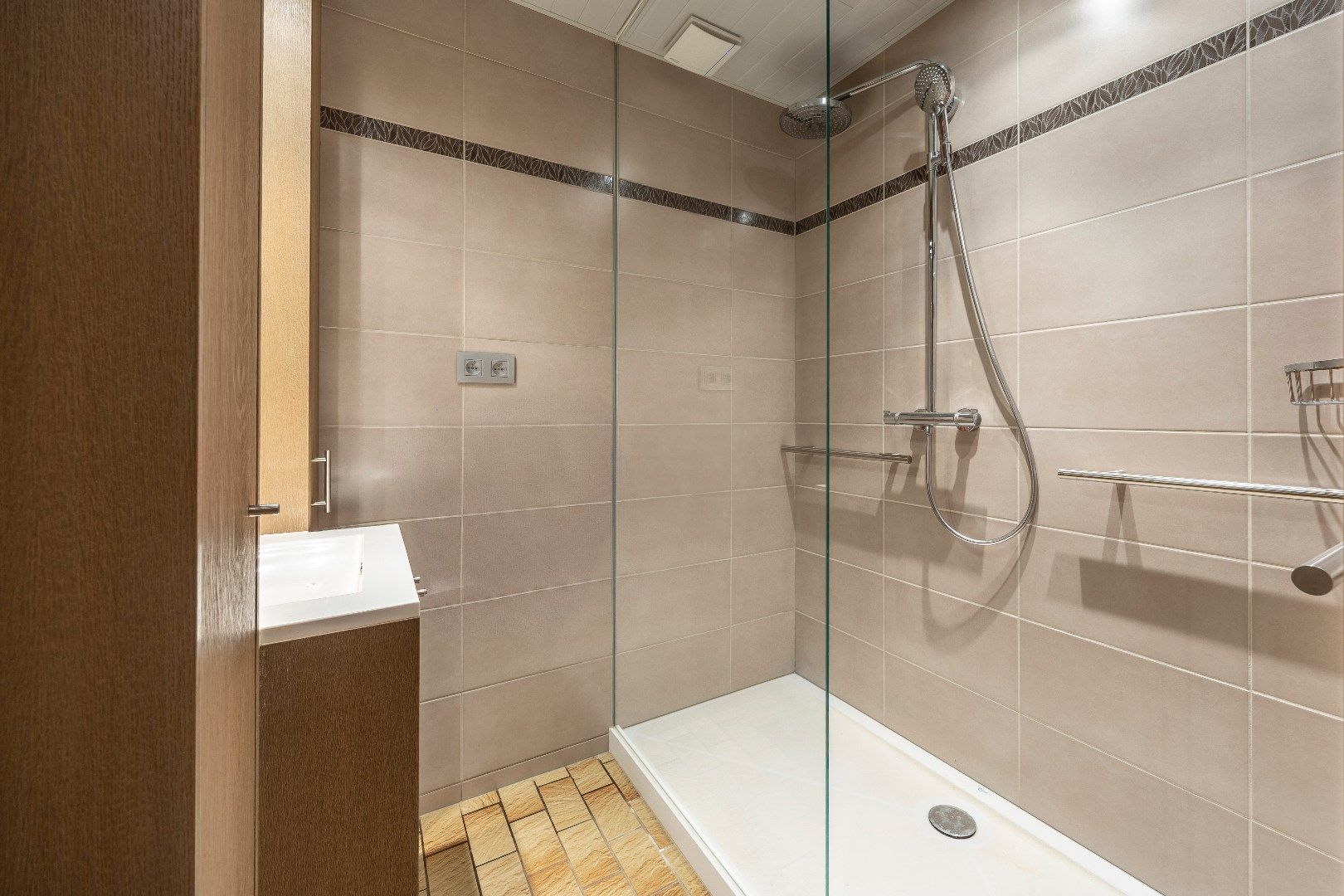 Kloeke halfopen woning op rustige locatie.  foto 6