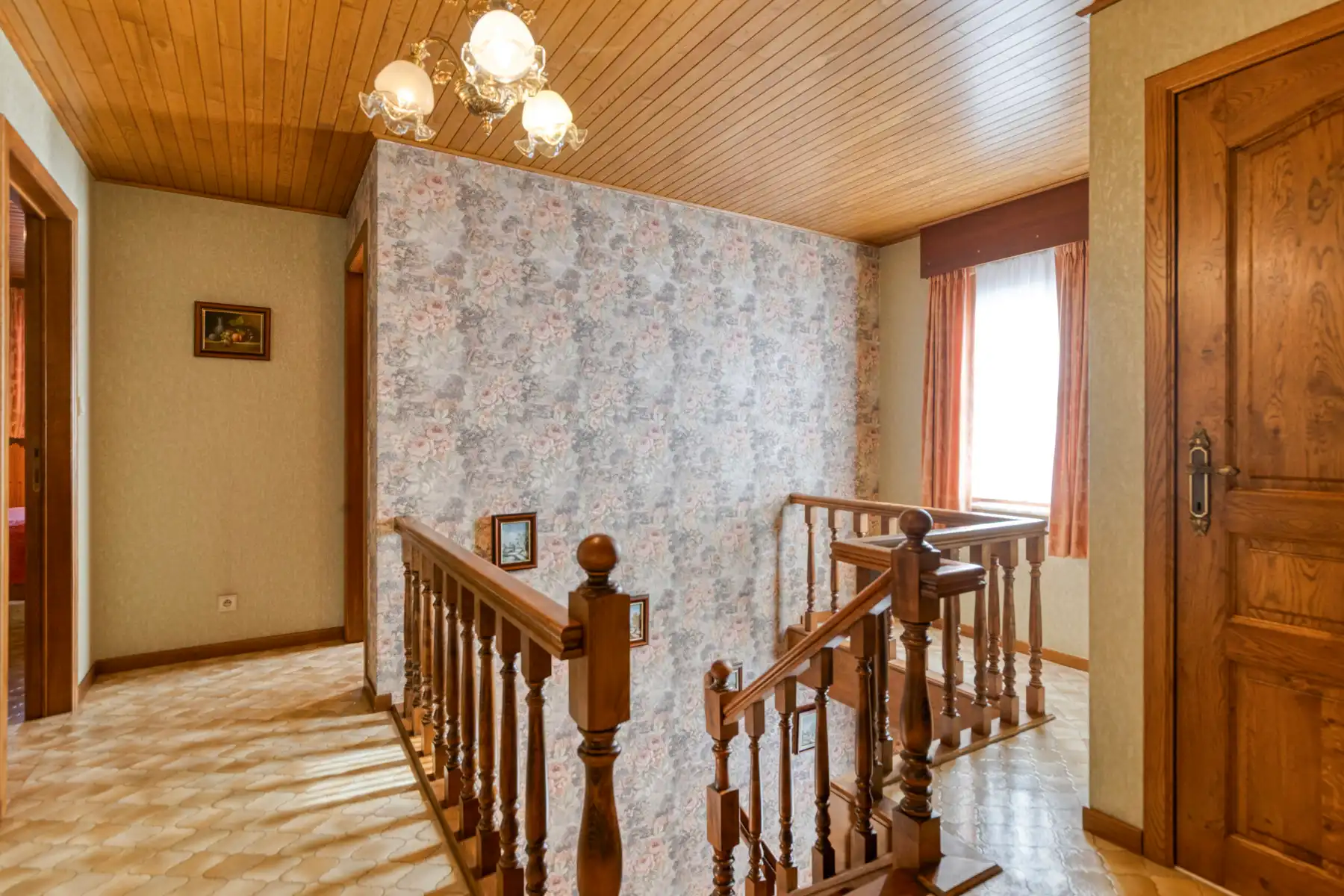 Te moderniseren ruime en solide 3-gevelwoning met grote tuin foto 18