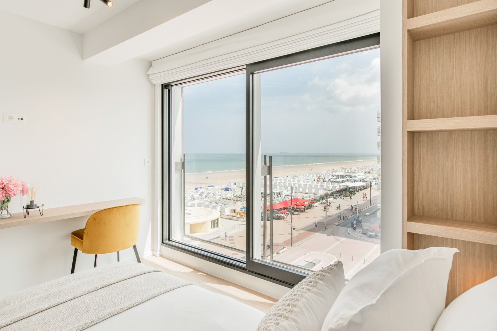 Prachtig hoekappartement met panoramisch zeezicht foto 16