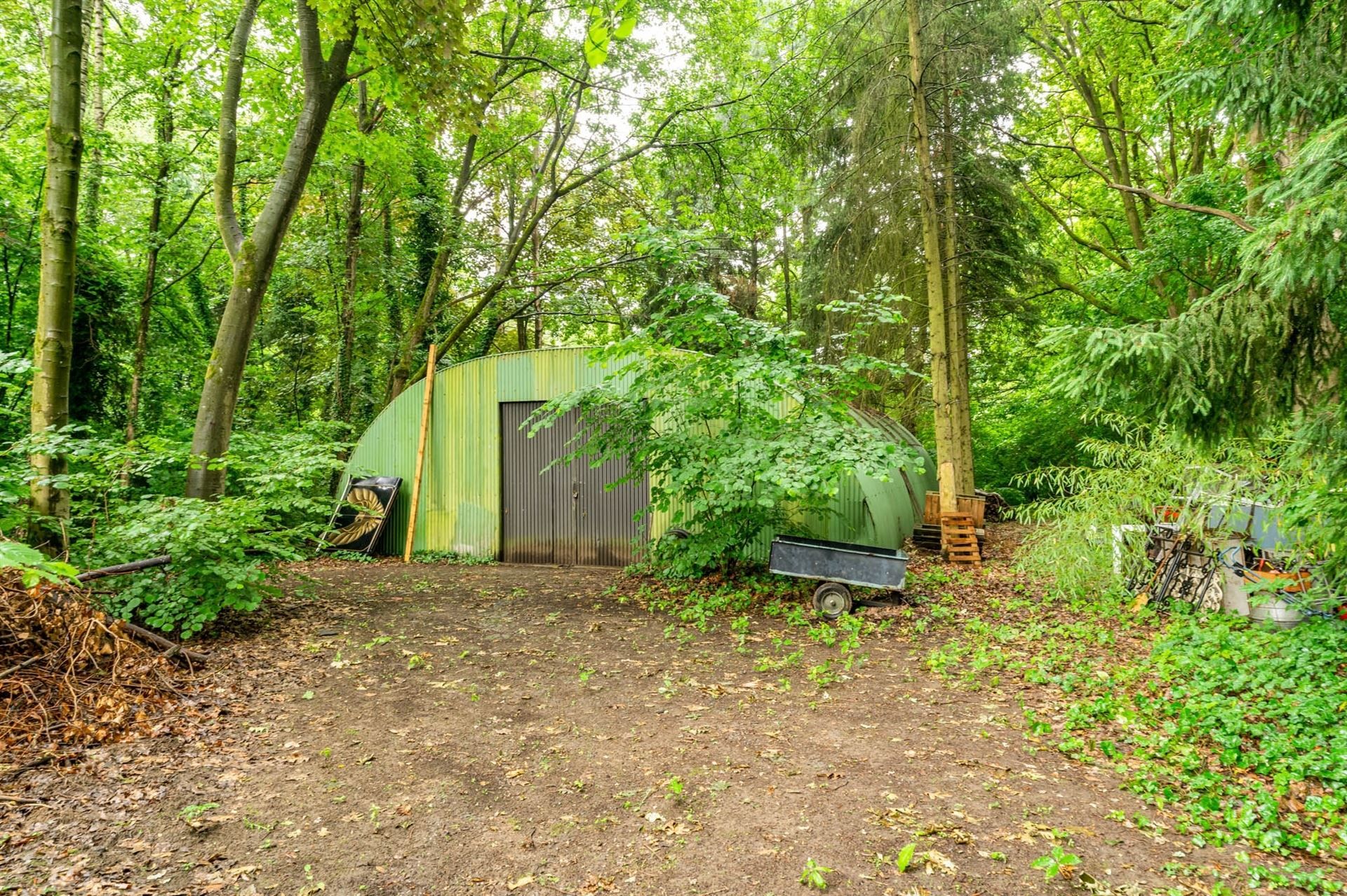 Te renoveren gebouw op en met grond. foto 21