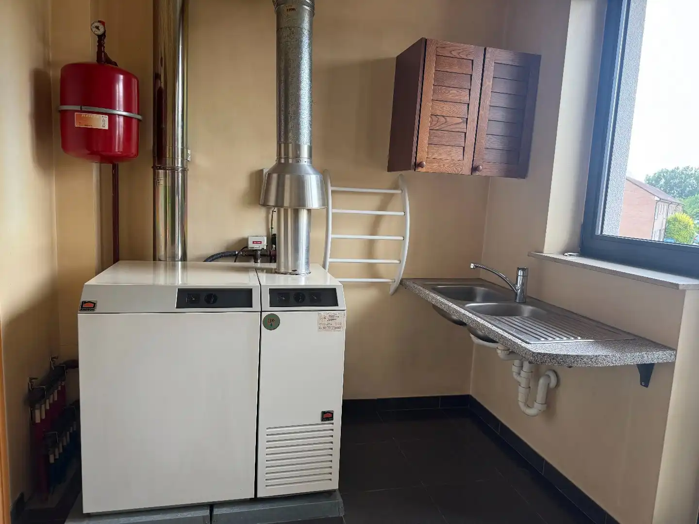 TE HUUR - Op zoek naar een ruim appartement in hartje Merchtem? Welkom Home! foto 12