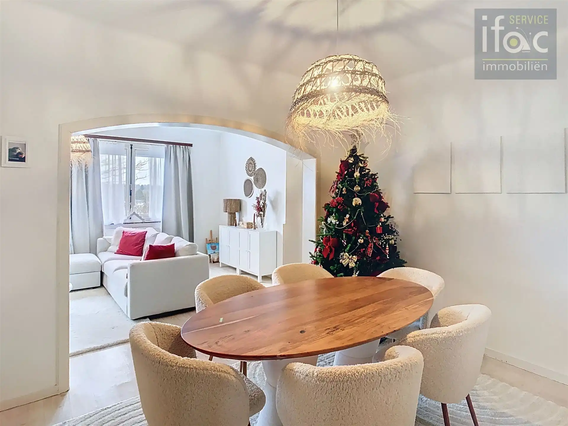 Mooi appartement met terras in een klein gebouw. foto {{pictureIndex}}