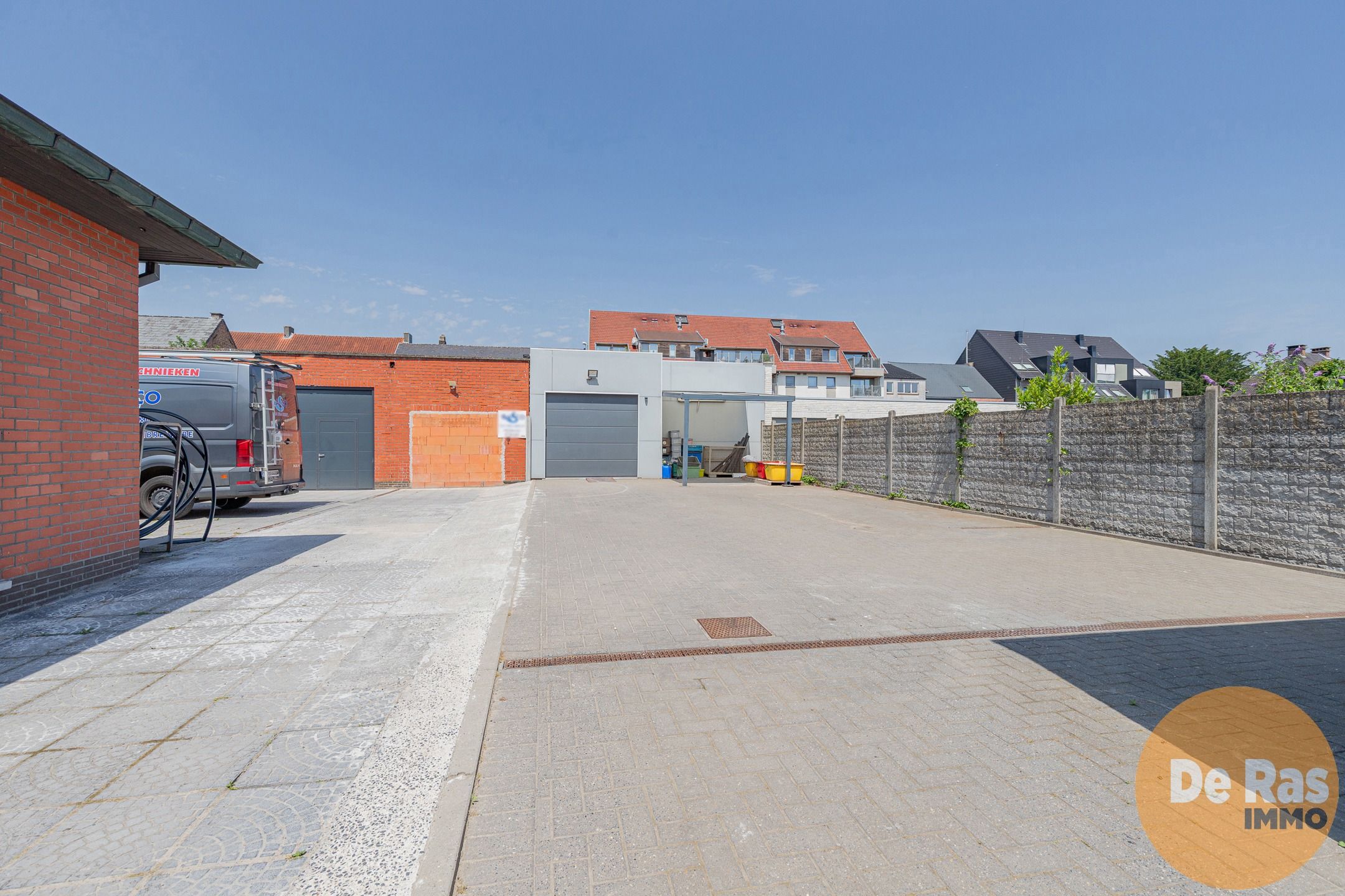 NIEUWERKERKEN - Recent gebouw met magazijn foto 34