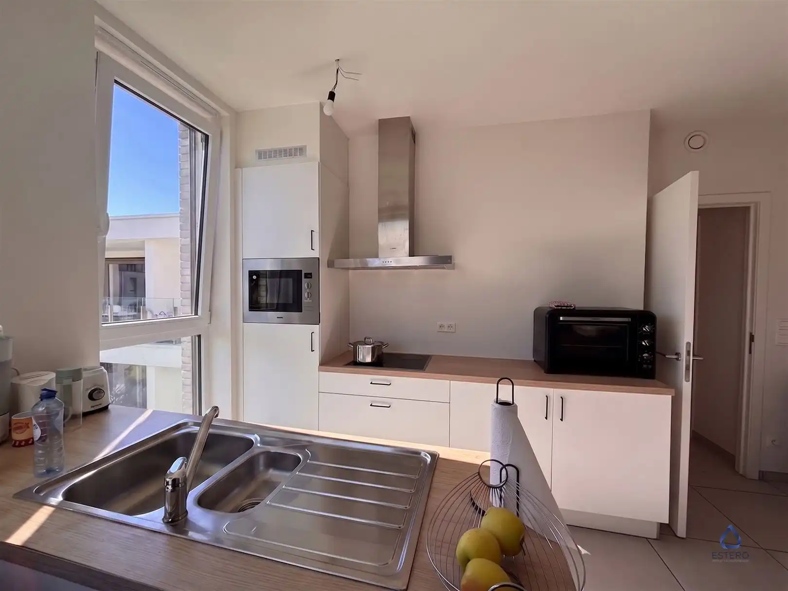 Modern 2-slaapkamerappartement met terras en zicht op groen foto 5