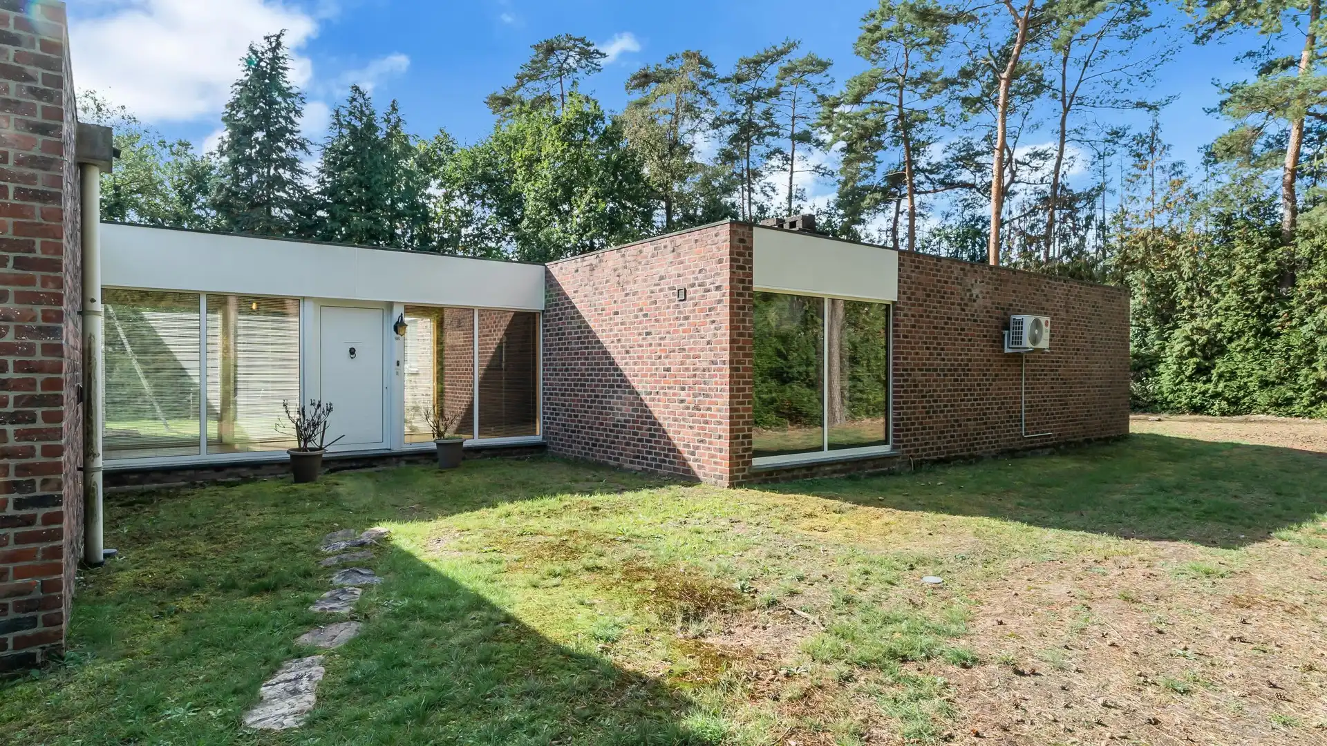 Unieke gelijkvloerse woning  (242 m²) op een uitzonderlijk groot perceel van 28a 17ca foto 4