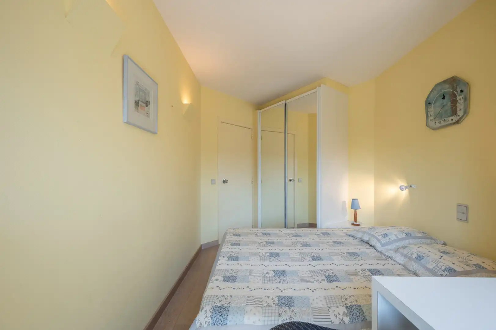 Ruim en breed appartement met goed zijdelings zeezicht foto 12