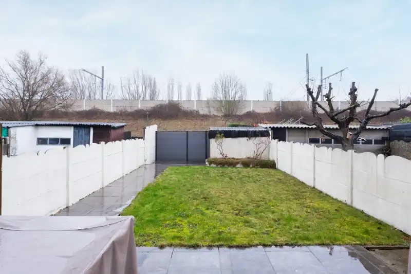 Ruime woning op toplocatie, mooie tuin, instapklaar! foto 26