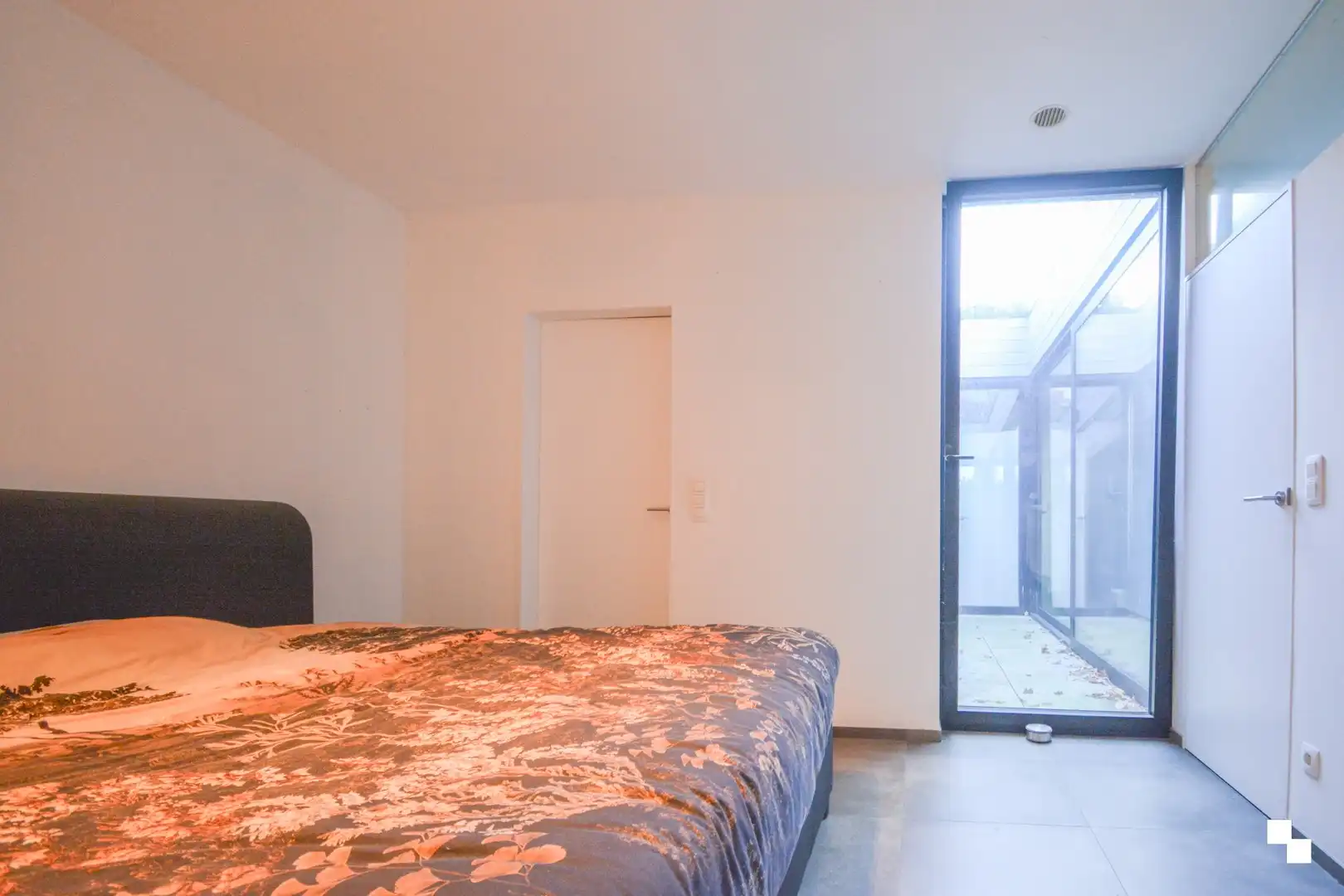 Ruim en modern gelijkvloers appartement met binnentuin te Staden foto 10