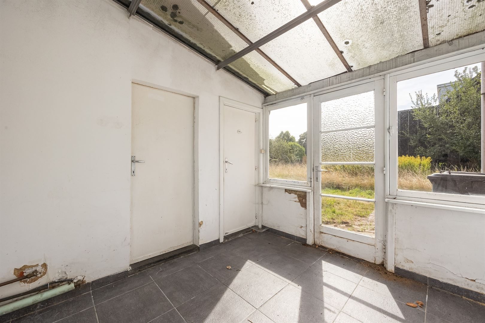 Halfopen woning in kindvriendelijke straat foto 9