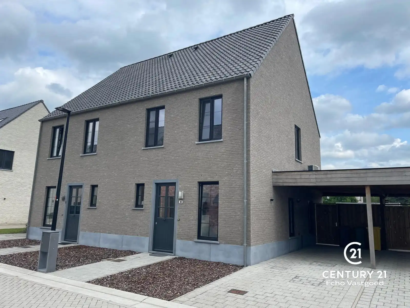 Instapklare ruime woning in een rustige nieuwe verkaveling. foto 2
