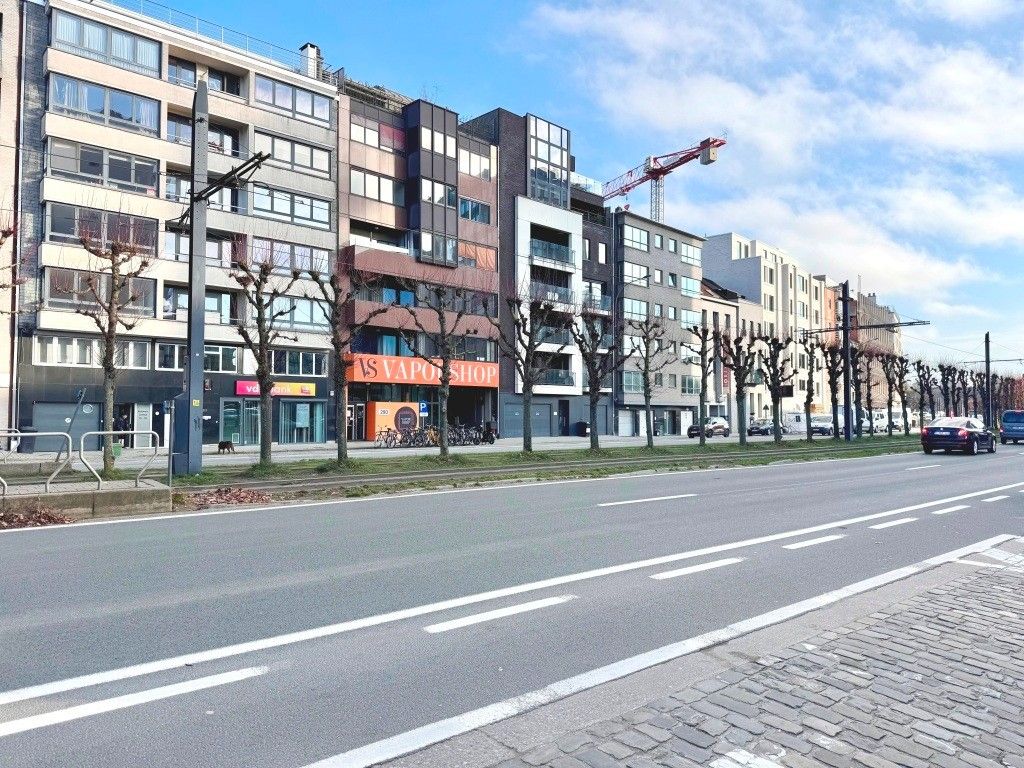 Licht en ruim twee slaapkamer appartement met gunstig energielabel foto {{pictureIndex}}