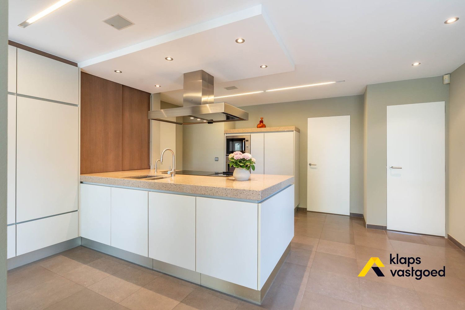 Uitzonderlijk mooie villa op 2.114 M2 in Kinrooi. foto 9