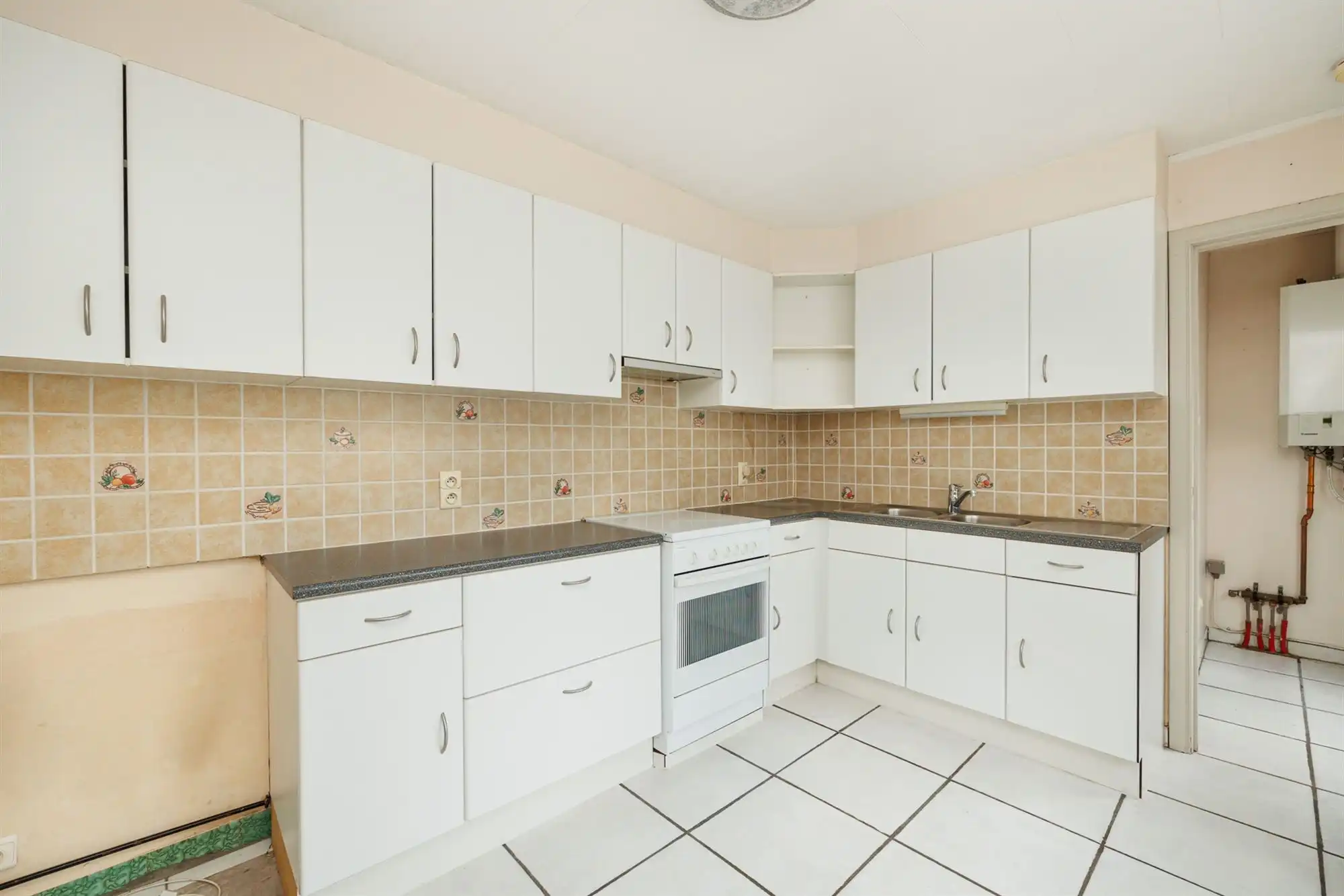 Te renoveren woning met vier slaapkamers en tuin foto 6