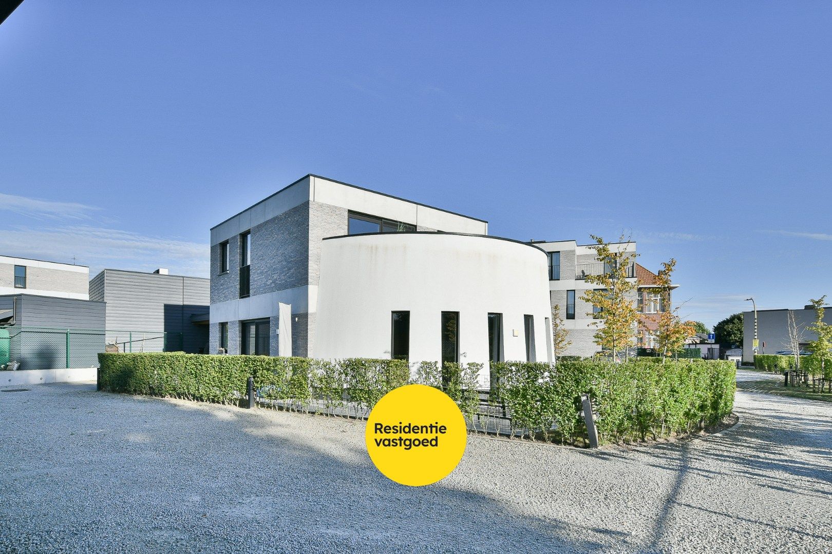 Uniek appartement inclusief carport met grote berging gelegen in een oude graanmolen foto 2