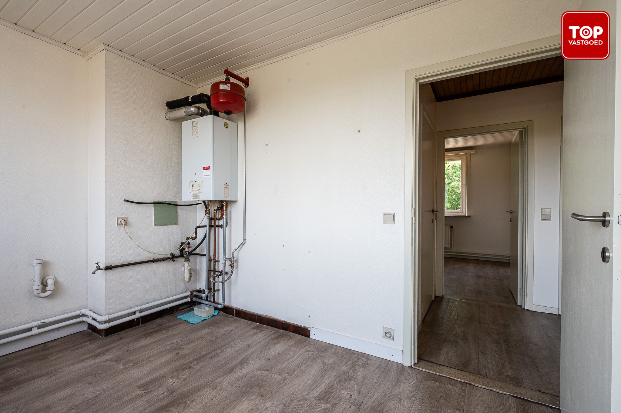 Woning met 3 slaapkamers, tuin en garage.  foto 22