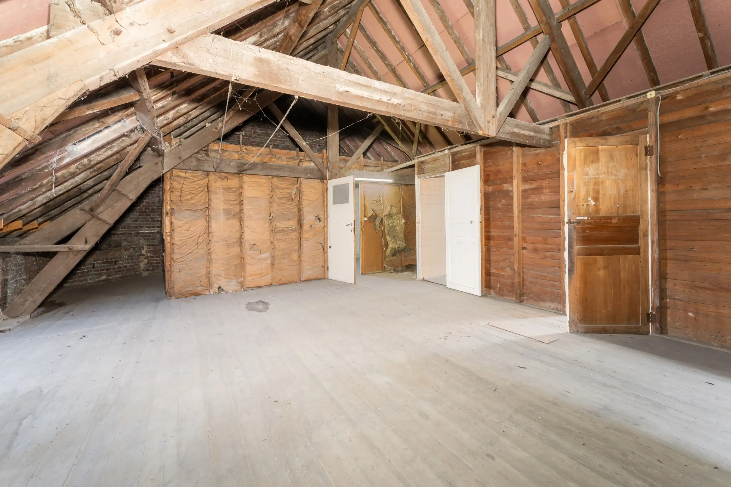 Voormalig te renoveren handelspand met woonst foto 11