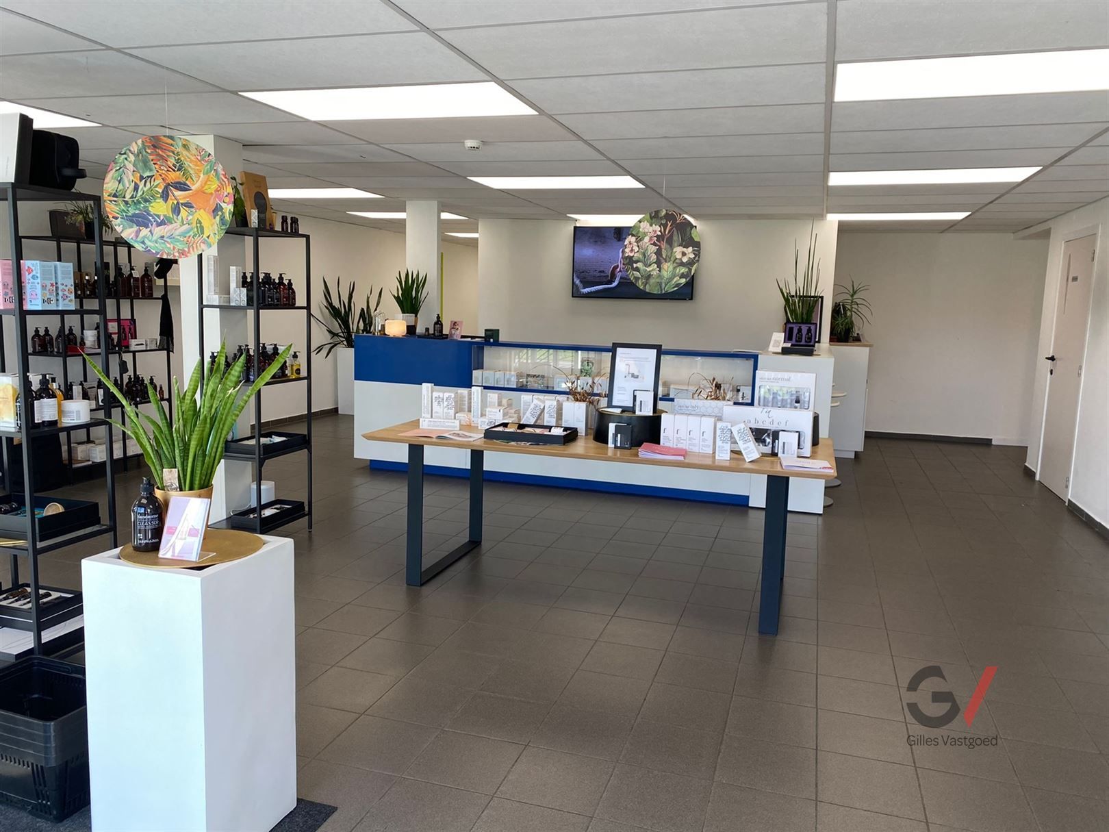Commerciële winkelruimte te huur foto 2