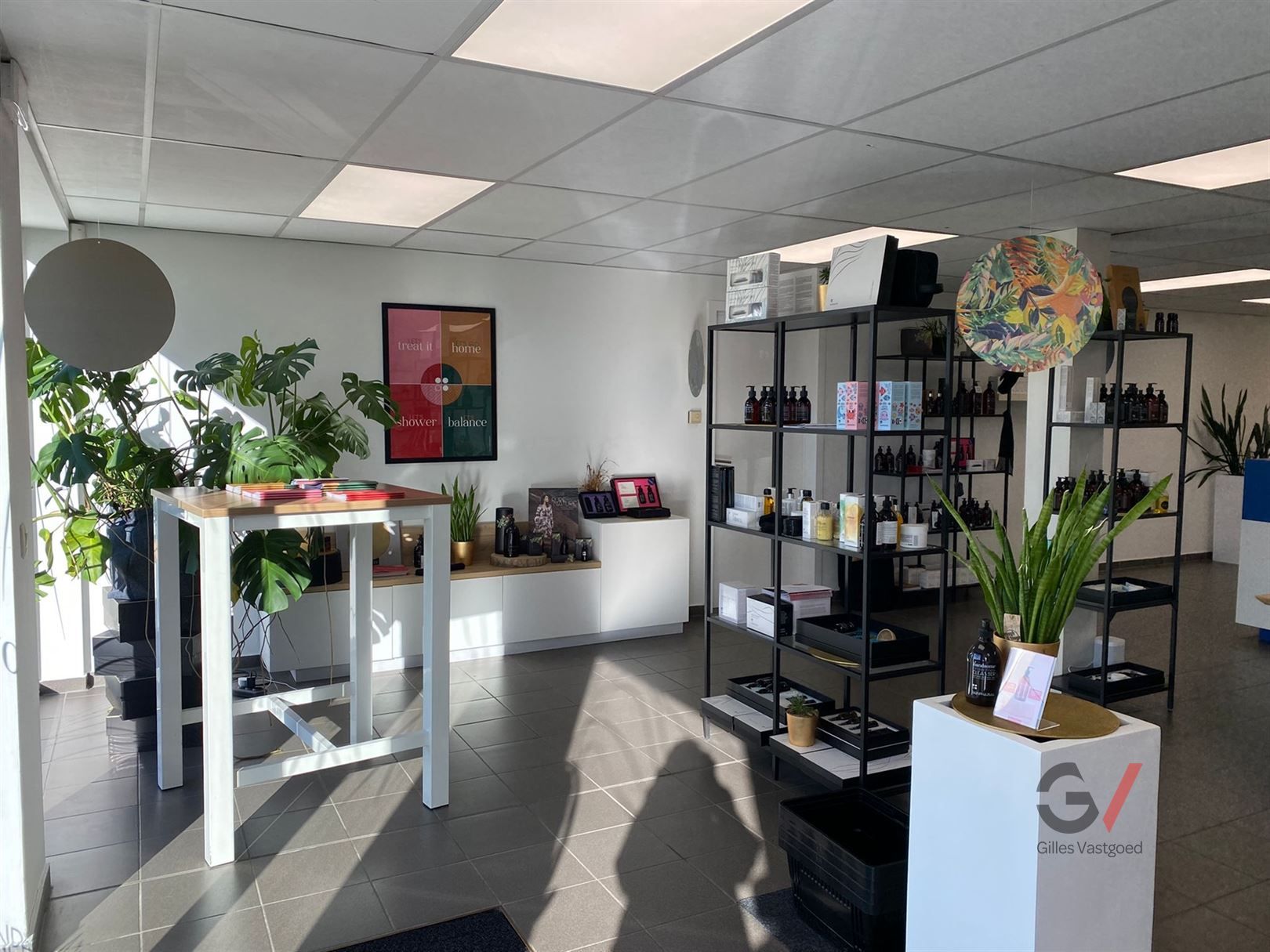 Commerciële winkelruimte te huur foto 2