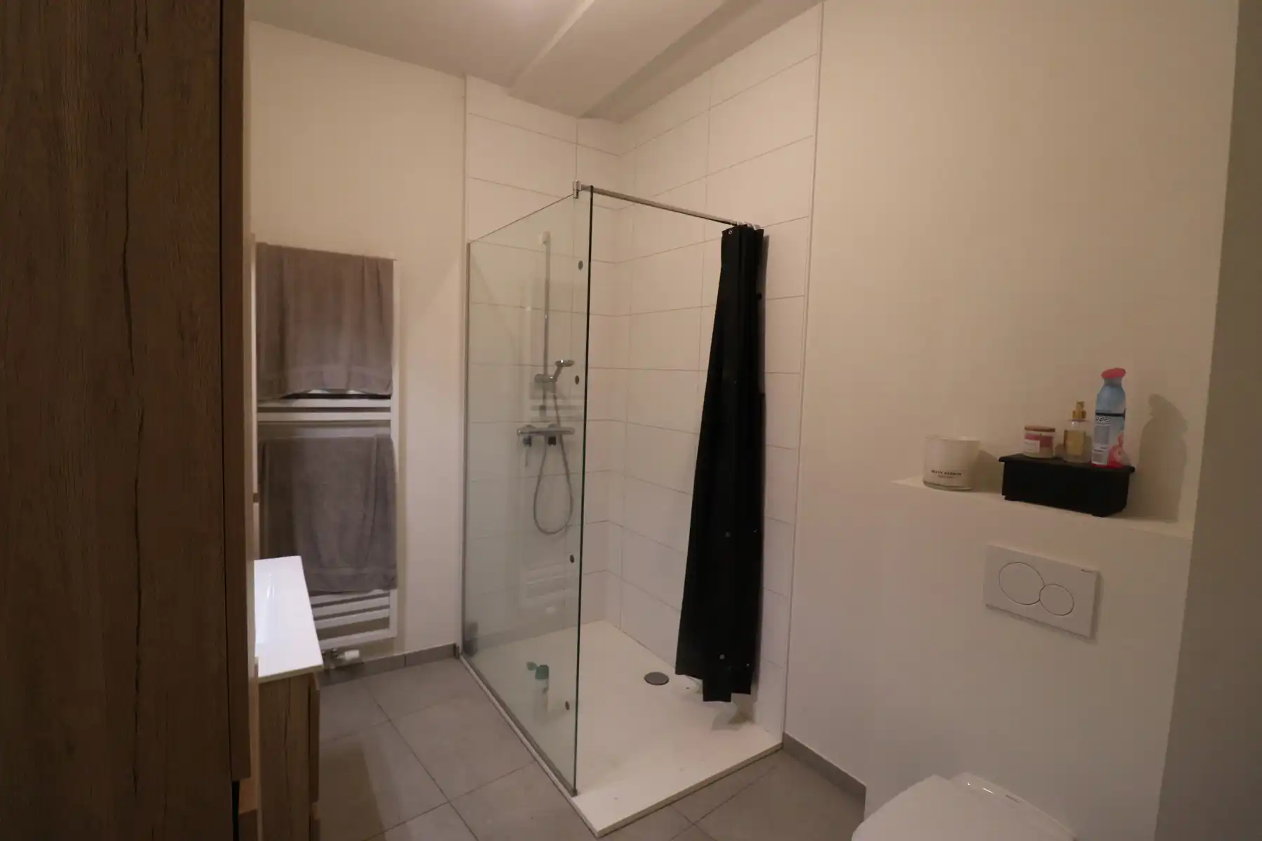 Gelijkvloers appartement met carport en gemeenschappelijke fietsenberging. foto 7