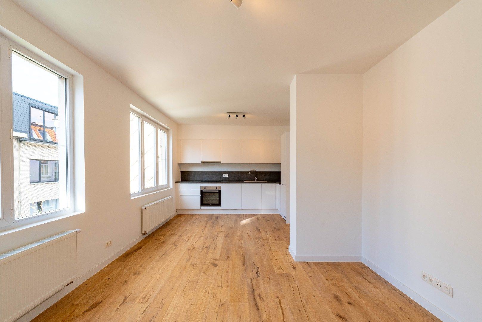 Lichtrijk en modern gerenoveerd appartement op toplocatie!  foto 3